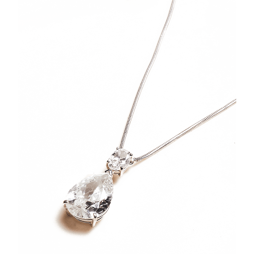 Large pear shape diamond pendant chain