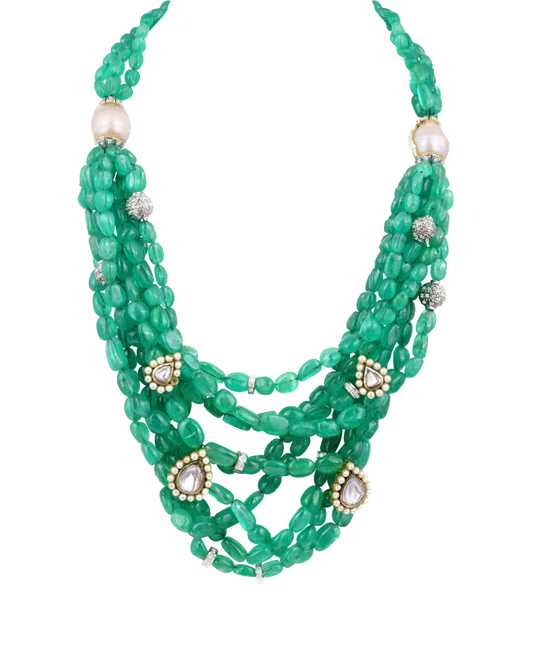 Important emerald beads necklace with Cut and uncut diamonds and south seas