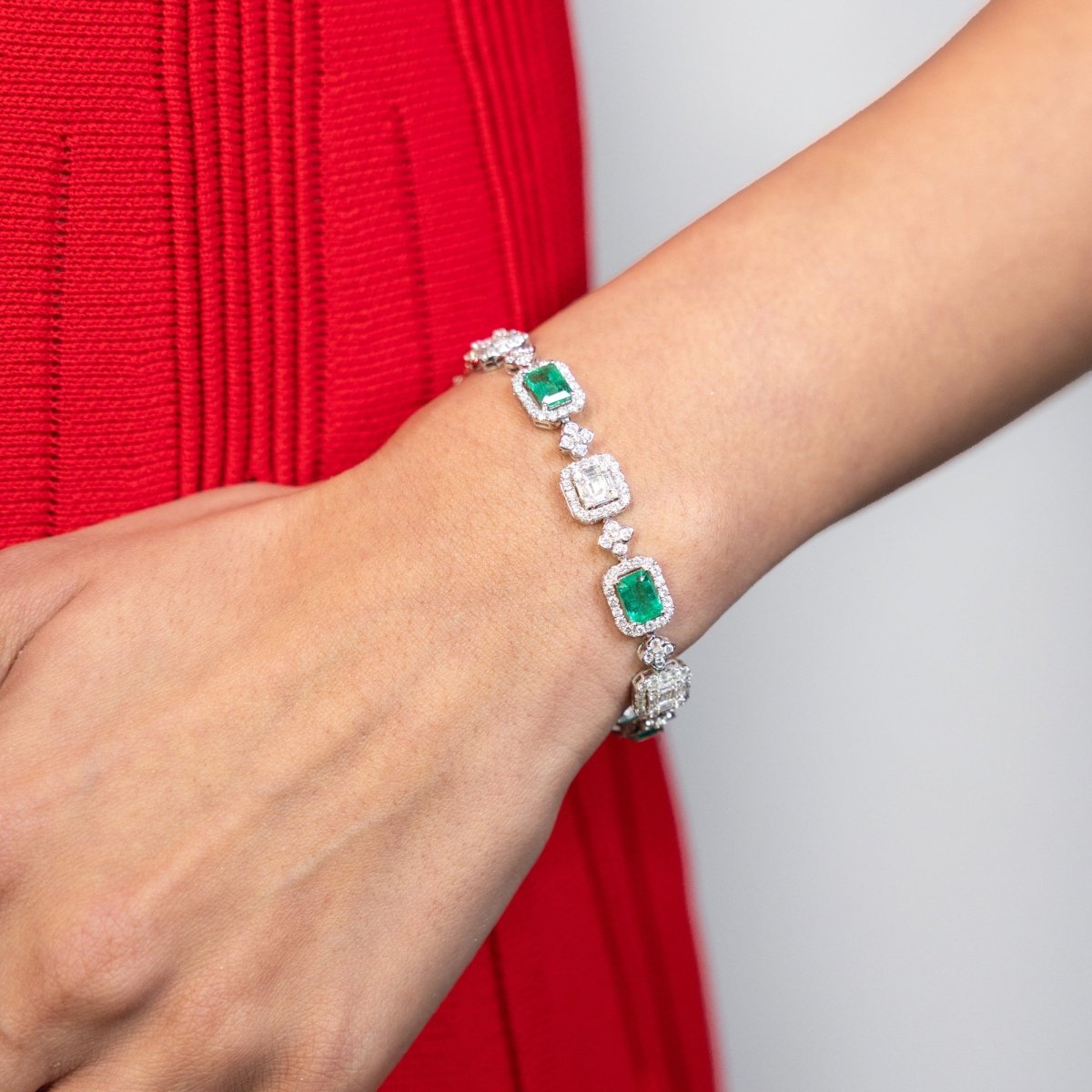 Emerald and diamond illusion set bracelet